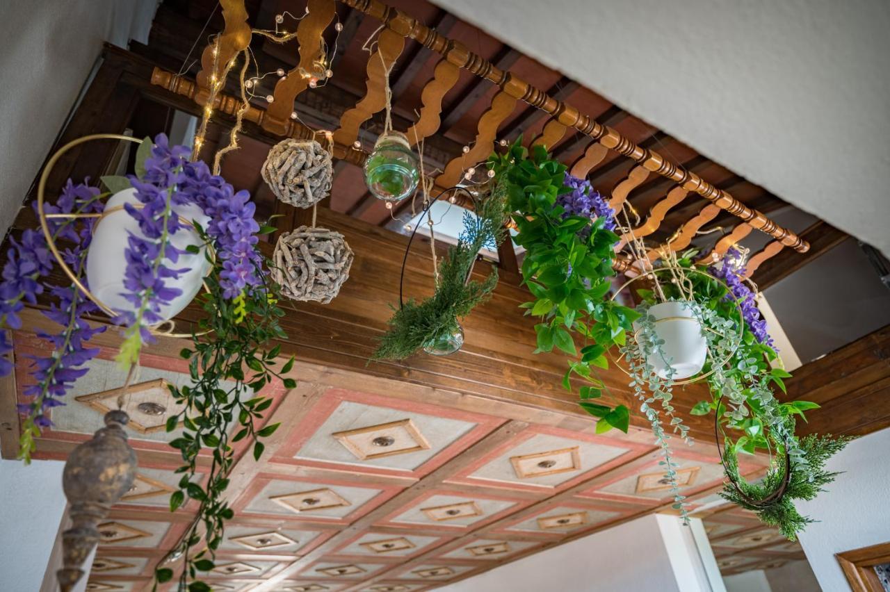 Via Lamberti, 3 - Florence Charming Apartments - Charming And Historic 5Th-Floor Attic Apartment With Elevator In A Building At The Heart Of Vibrant Florence, Just A 2-Minute Walk From All Attractions Екстер'єр фото